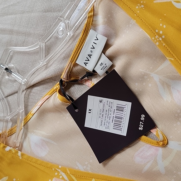 Ava & Viv Squash Floral Print Romper Plus Size 1X V-Neck Closure - Picture 4 of 15